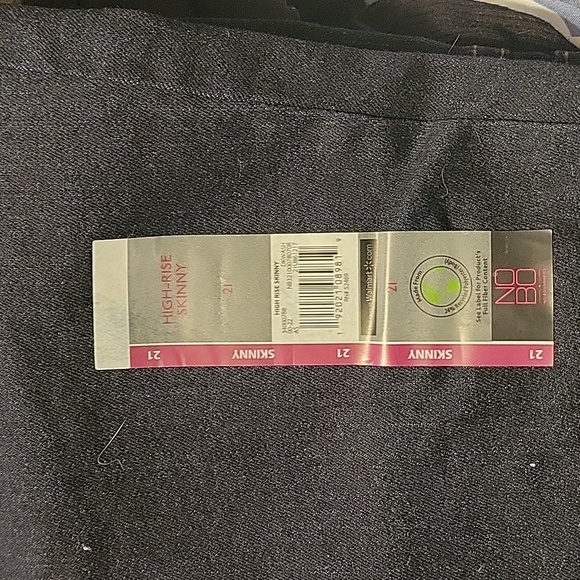 High-rise skinny jeans - Picture 3 of 4